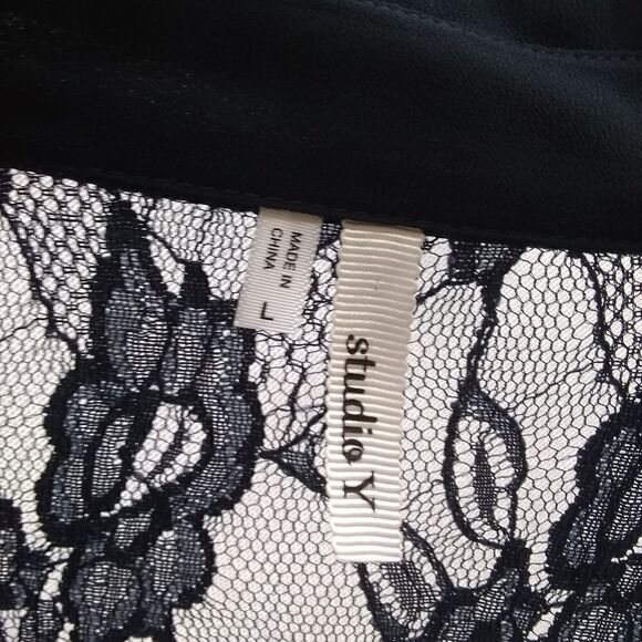 Studio Y lace top - Picture 3 of 5